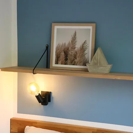 Hausboot Stoeckte * ヴィンゼン