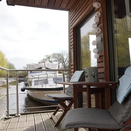 Hausboot Stoeckte 別荘