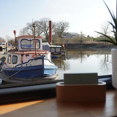 別荘 Hausboot Stoeckte